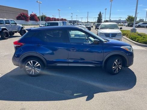 Used 2019 Nissan Kicks SR w/ SR Premium Package FWD image 4
