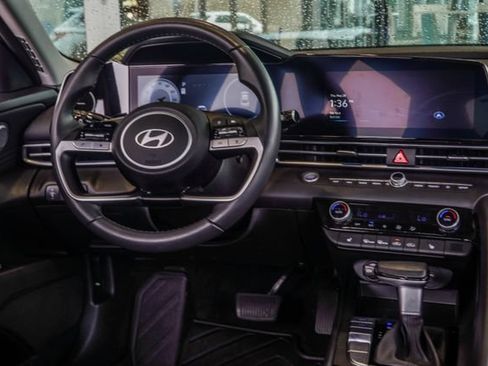 Certified 2025 Hyundai Elantra SEL FWD image 14