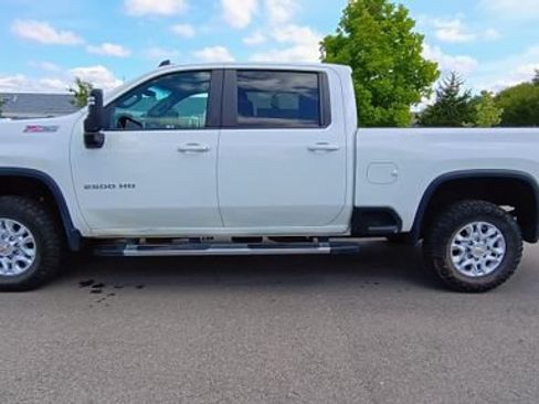 Used 2023 Chevrolet Silverado 2500 LT w/ Convenience Package AWD/4WD image 4