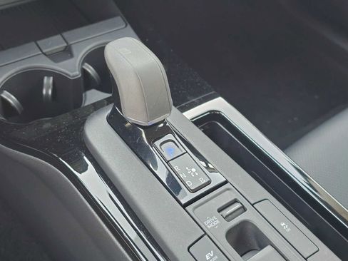 Certified 2026 Toyota Prius XLE FWD image 31