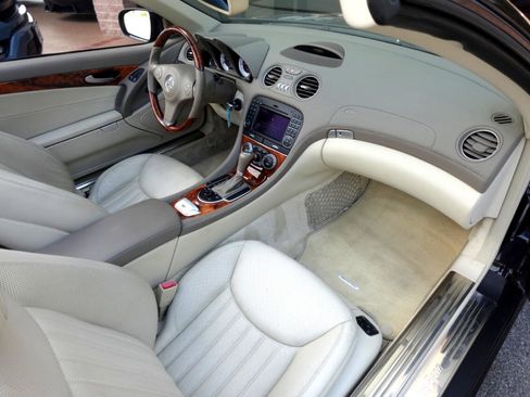 Used 2009 Mercedes-Benz SL 550 w/ Premium I Pkg image 14