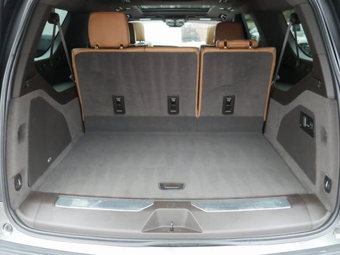 Used 2023 Cadillac Escalade ESV Premium Luxury image 32