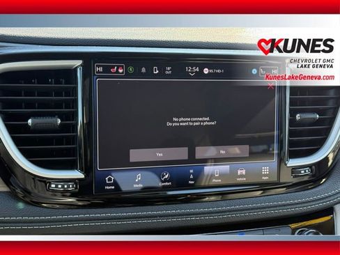 Used 2024 Chrysler Pacifica Select image 34