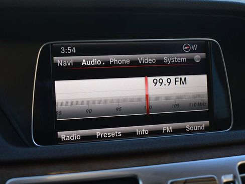 Used 2014 Mercedes-Benz E 550 4MATIC Sedan image 29