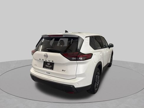 Used 2024 Nissan Rogue SV FWD image 5