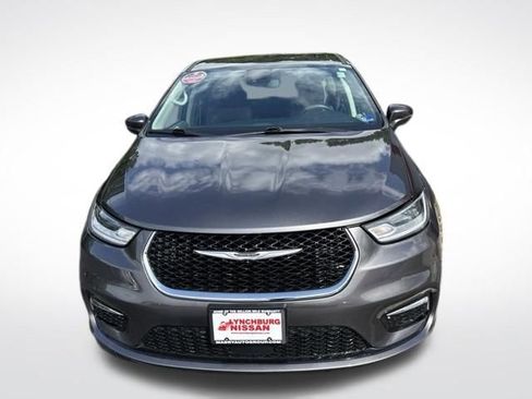 Used 2023 Chrysler Pacifica Touring-L FWD image 9
