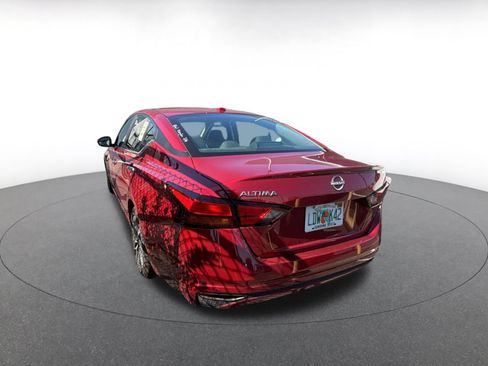 Used 2025 Nissan Altima 2.5 SV FWD image 10