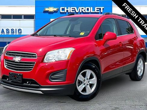 Used 2015 Chevrolet Trax LT w/ LT Sun and Sound Package FWD image 2