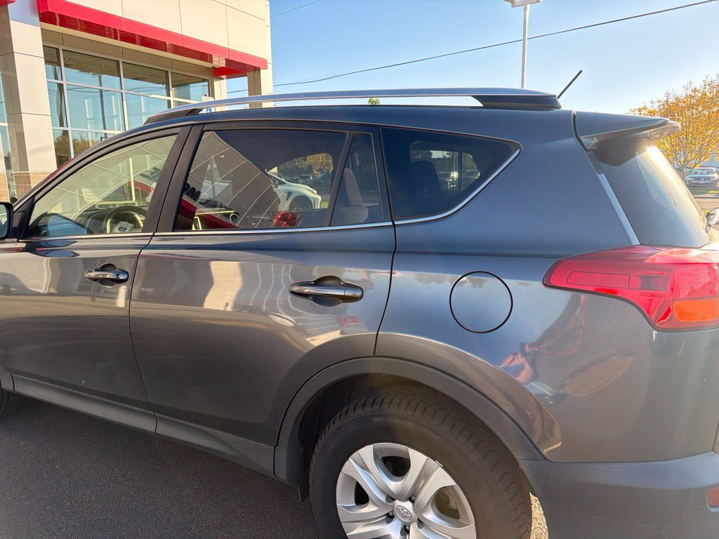 Used 2015 Toyota RAV4 LE AWD/4WD image 7