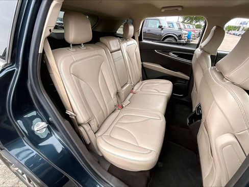 Used 2022 Lincoln Nautilus FWD w/ Premium Package image 19