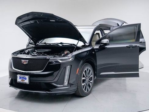 Used 2021 Cadillac XT6 Sport image 17