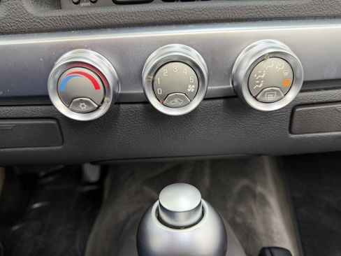 Used 2004 Chevrolet SSR w/ Preferred Equipment Group image 31