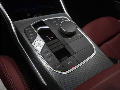 Used 2023 BMW 330i Sedan w/ M Sport Package image 21