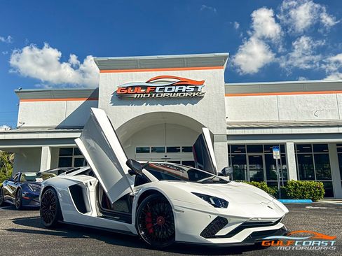 Used 2018 Lamborghini Aventador S image 1
