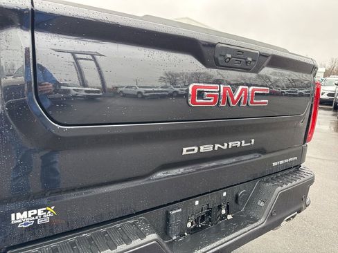 Used 2023 GMC Sierra 1500 Denali w/ Denali Reserve Package AWD/4WD image 34