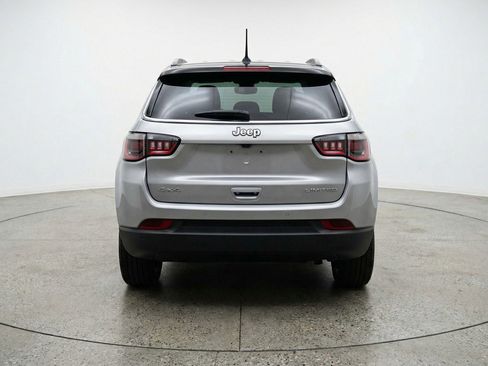 Used 2025 Jeep Compass Limited image 7