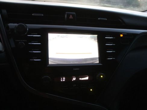 Used 2020 Toyota Camry SE image 14