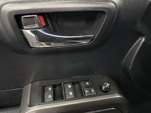 Used 2019 Toyota Tacoma TRD Off-Road image 18