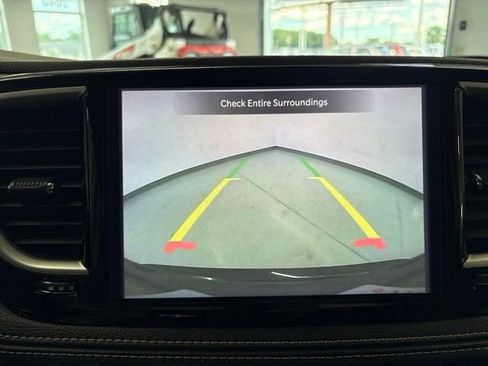 Used 2024 Chrysler Pacifica Limited FWD image 49
