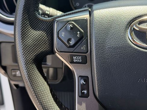 Used 2018 Toyota Tacoma TRD Off-Road AWD/4WD image 16