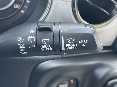 Used 2023 Jeep Wrangler Unlimited Sahara AWD/4WD image 18