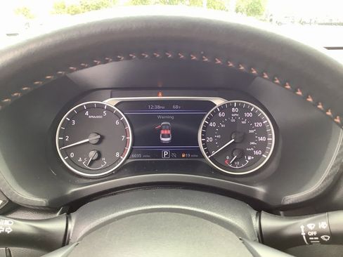 Used 2025 Nissan Sentra SR w/ SR Premium Package image 14