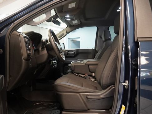 Used 2020 Chevrolet Silverado 1500 Custom w/ Custom Value Package image 4