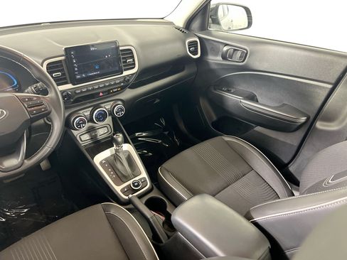 Used 2024 Hyundai Venue Limited FWD image 23