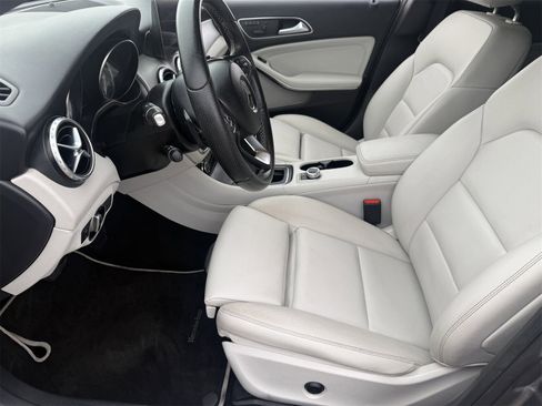 Used 2017 Mercedes-Benz GLA 250 4MATIC w/ Premium Package image 20