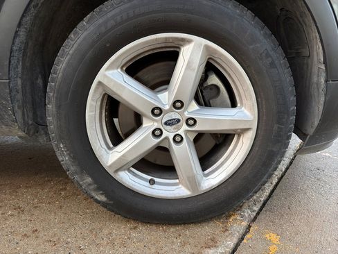 Used 2017 Ford Explorer XLT w/ Equipment Group 202A image 12