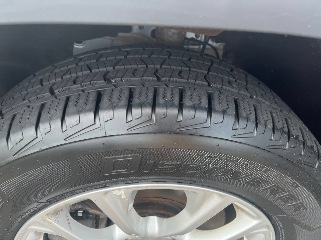 Used 2019 Jeep Cherokee Latitude w/ Popular Appearance Group AWD/4WD image 27