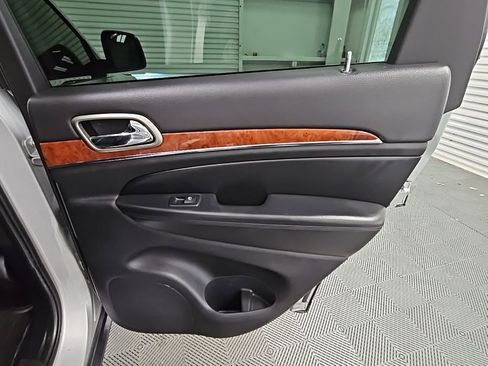 Used 2011 Jeep Grand Cherokee Limited w/ Luxury Group II image 35