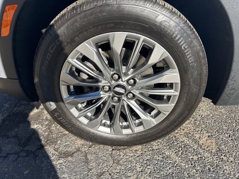 Certified 2024 Cadillac XT4 Premium Luxury w/ Active Safety Package image 5