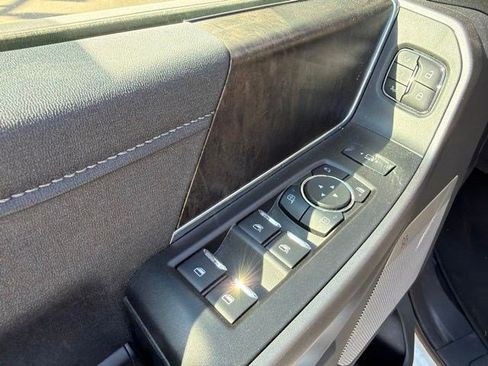 Used 2025 Ford F250 Lariat AWD/4WD image 17