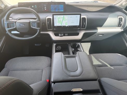 Used 2025 Ford Expedition Max Active RWD image 27