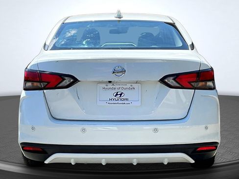 Used 2022 Nissan Versa SV FWD image 4