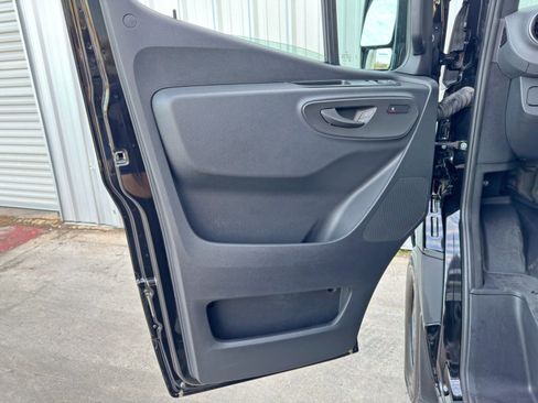 Used 2024 Mercedes-Benz Sprinter 2500 image 42