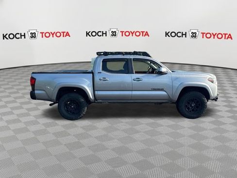 Used 2020 Toyota Tacoma SR5 AWD/4WD image 9