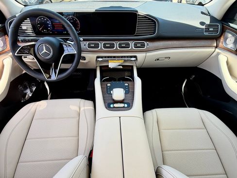 Used 2026 Mercedes-Benz GLS 450 4MATIC image 25