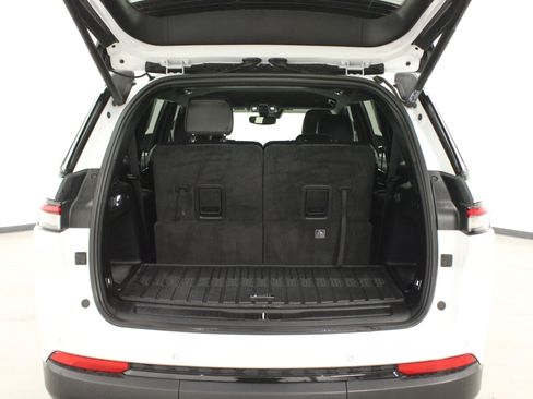 Used 2022 Jeep Grand Cherokee L Laredo image 12