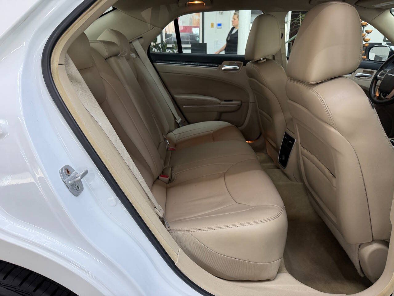 Used 2014 Chrysler 300 w/ Driver Convenience Group RWD image 15