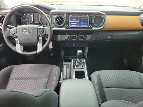 Used 2020 Toyota Tacoma SR5 RWD image 12