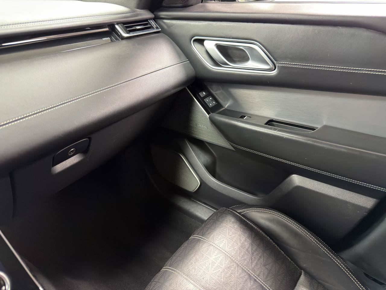 Used 2018 Land Rover Range Rover Velar AWD/4WD image 25