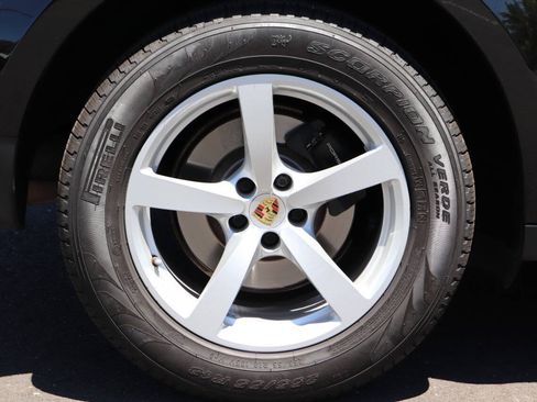 Used 2017 Porsche Macan AWD/4WD image 12