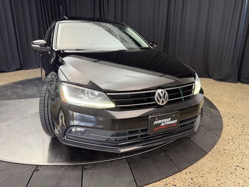 Used 2017 Volkswagen Jetta SEL image 4
