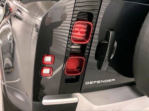 Certified 2025 Land Rover Defender 110 S image 29