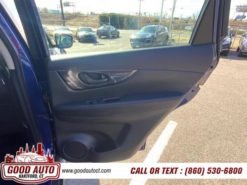 Used 2019 Nissan Rogue S image 11