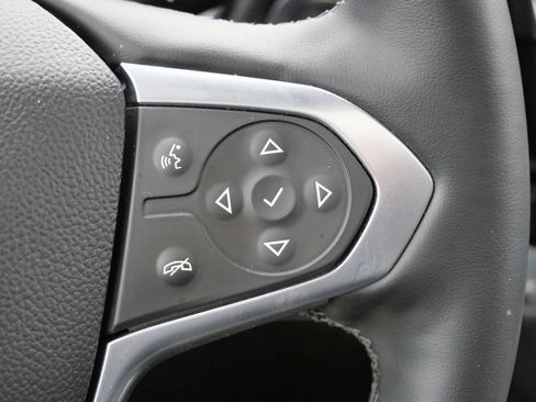 Used 2023 Chevrolet Traverse RS image 38