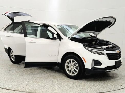 Used 2022 Chevrolet Equinox LT w/ LPO, Floor Liner Package image 9