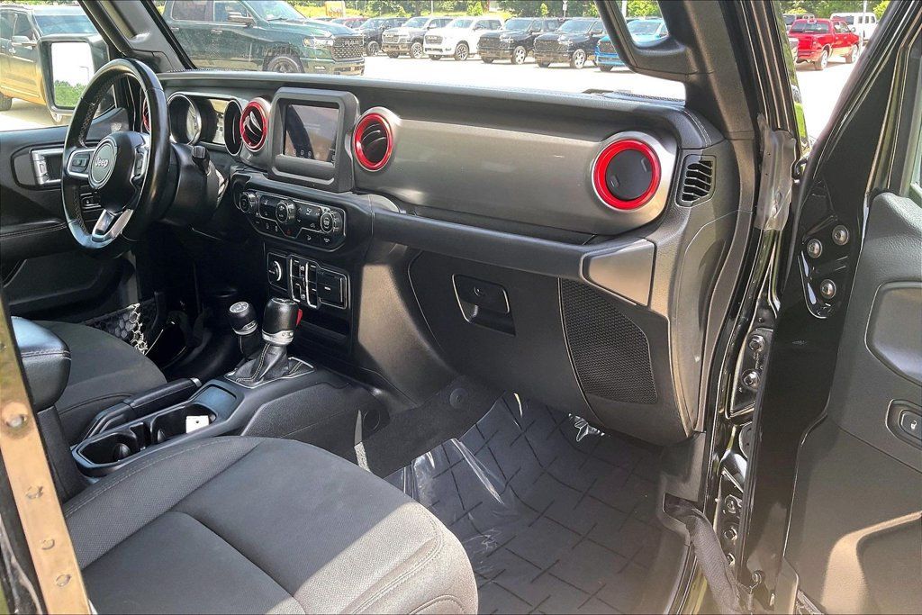 Used 2020 Jeep Wrangler Unlimited Sahara AWD/4WD image 16
